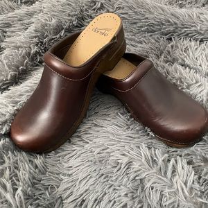Dansko Clog, size 38, GREAT condition